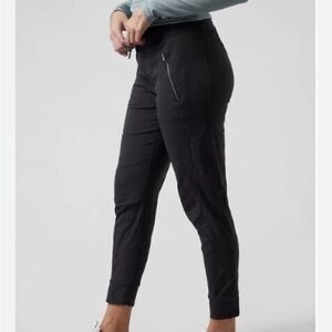 Athleta Trekkie North Jogger Sz 2 Black Nylon Drawstring Stretch Yoga *S10